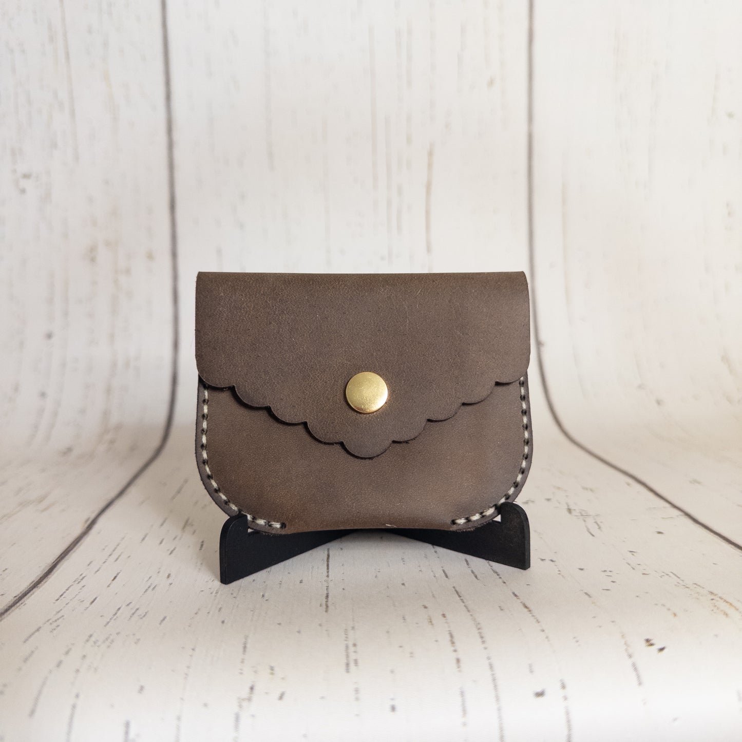 Coin Purse Scalloped (Tan/Gold)