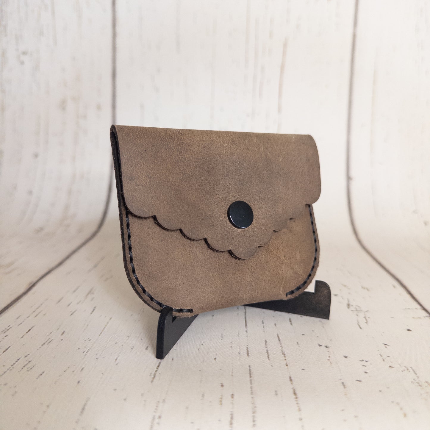 Coin Purse Scalloped (Tan/Black)