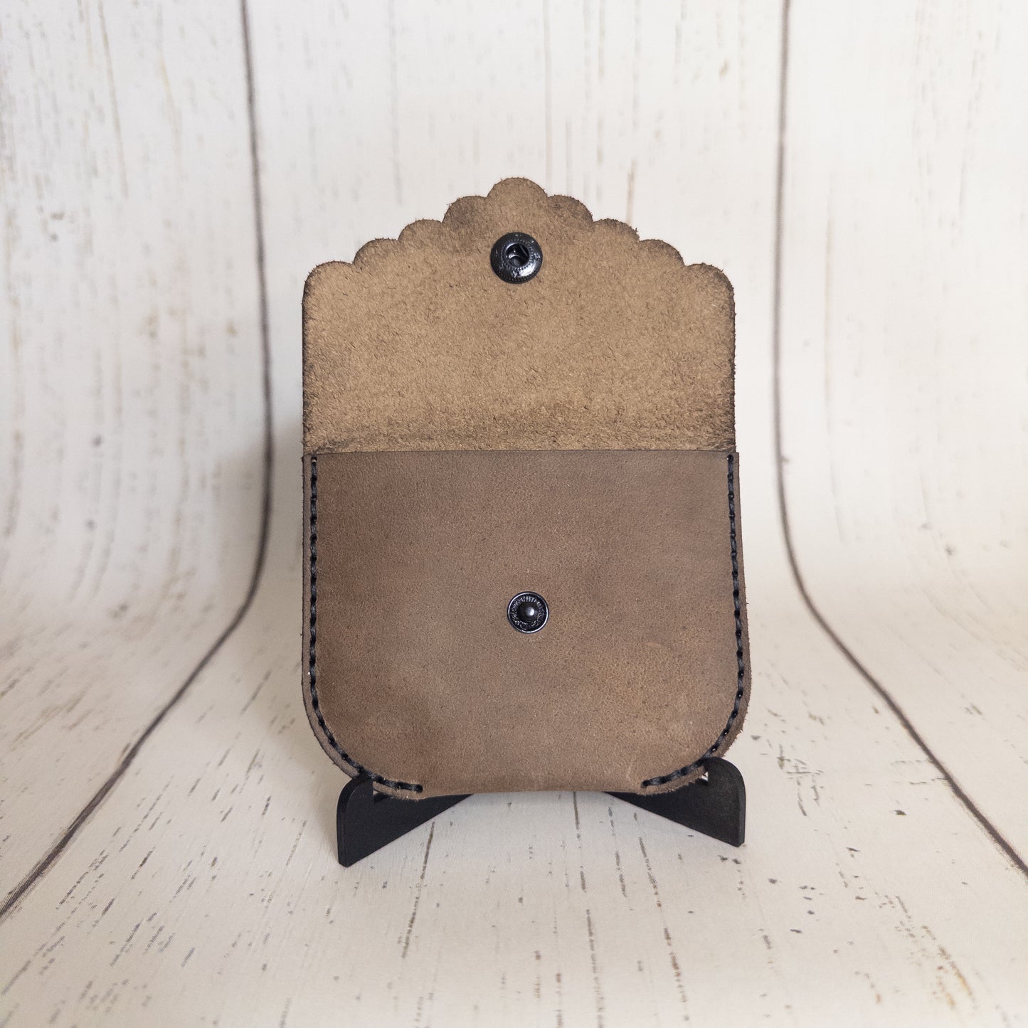 Coin Purse Scalloped (Tan/Black)