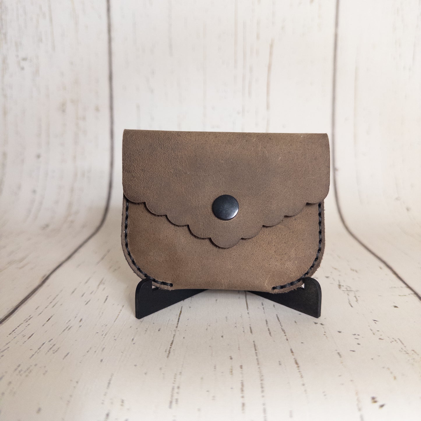 Coin Purse Scalloped (Tan/Black)