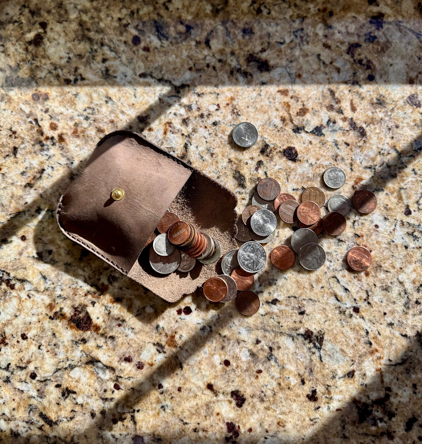 Coin Purse Scalloped (Tan/Gold)