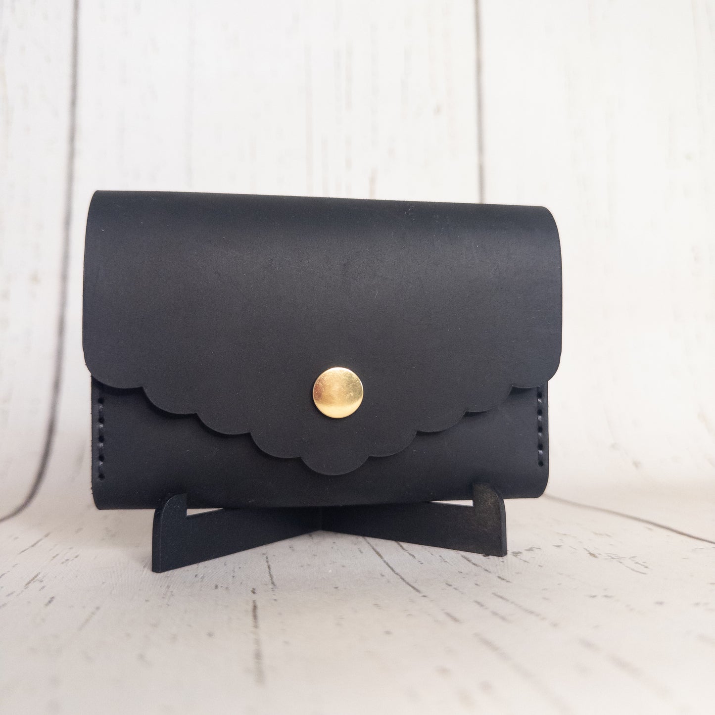 Clutch Wallet Scalloped (Black/Gold)