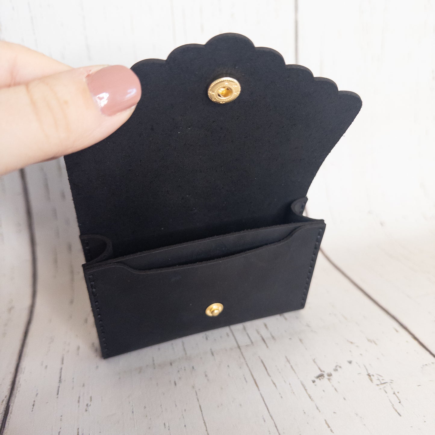 Clutch Wallet Scalloped (Black/Gold)