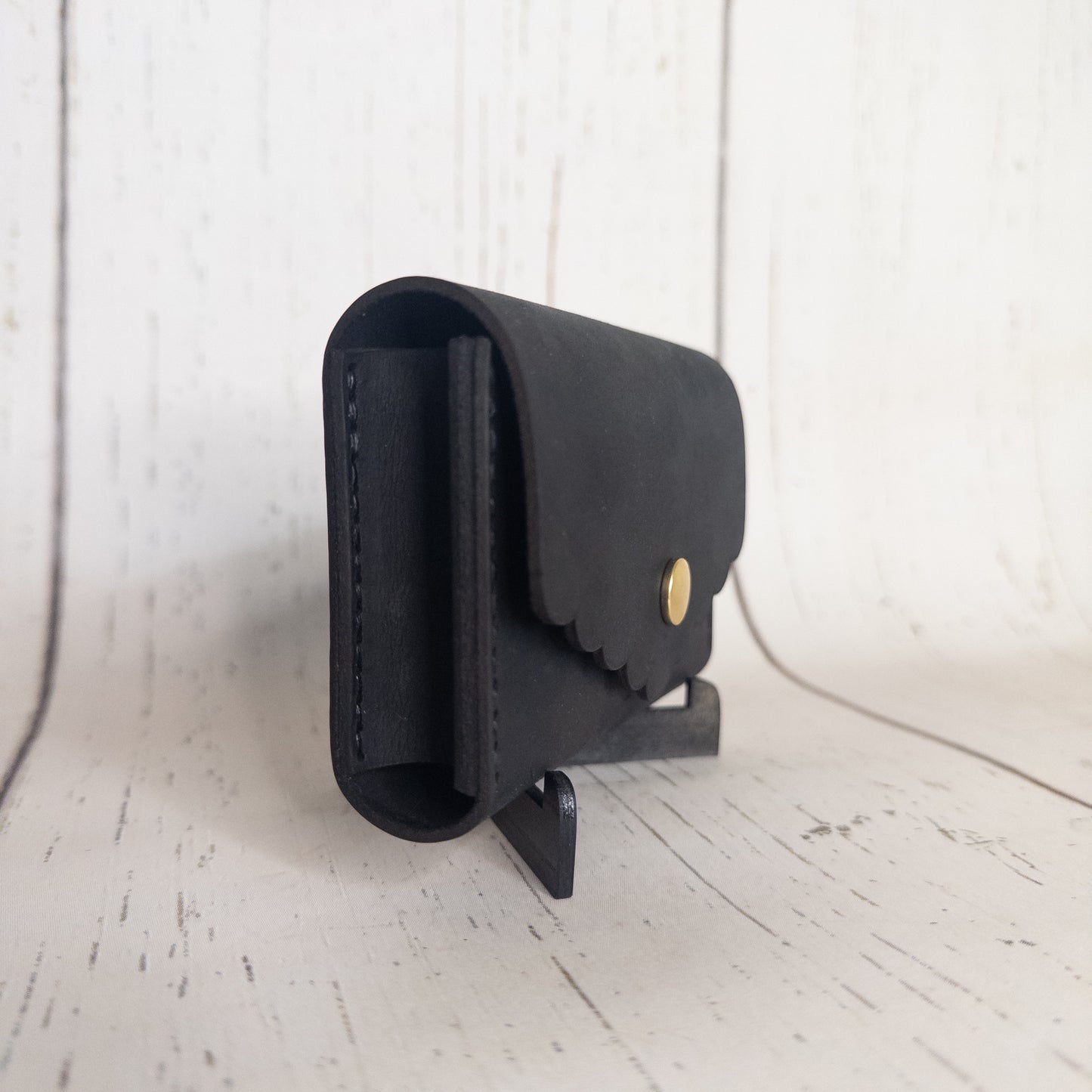 Clutch Wallet Scalloped (Black/Gold)