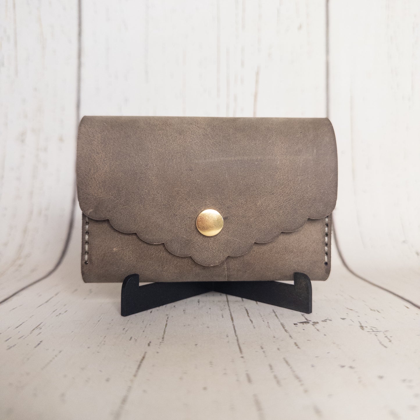 Clutch Wallet Scalloped (Tan/Gold)