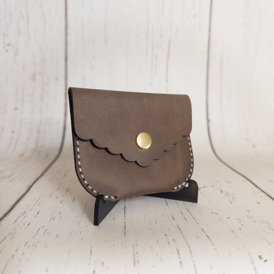 Coin Purse Scalloped (Tan/Gold)