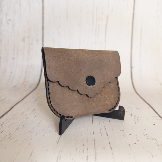 Coin Purse Scalloped (Tan/Black)