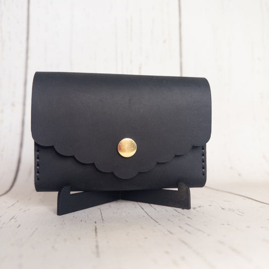 Clutch Wallet Scalloped (Black/Gold)