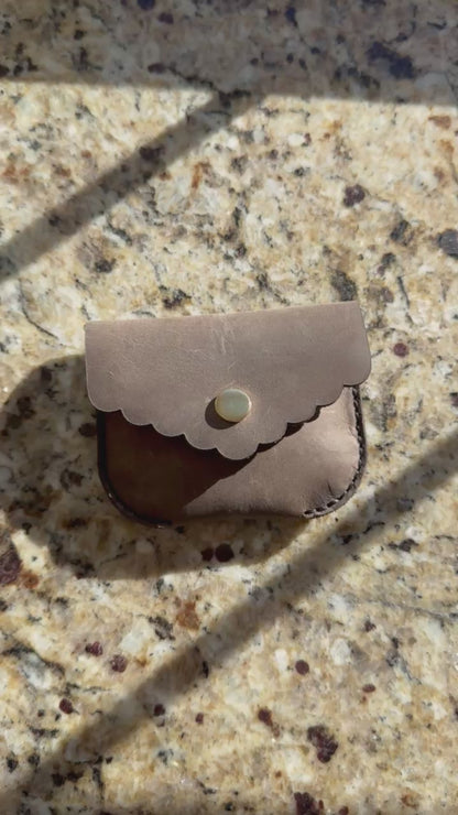 Coin Purse Scalloped (Tan/Gold)
